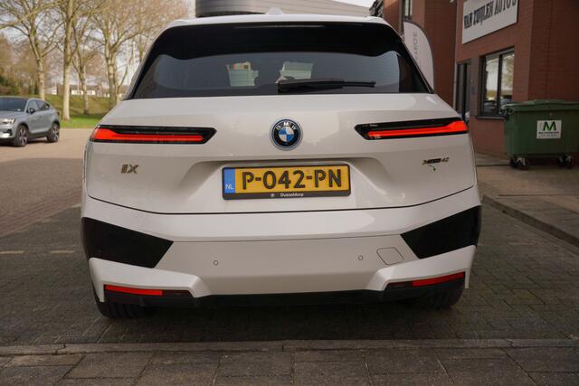BMW iX xDrive40 High Executive 77 kWh / BTW / Massage / Harman Kardon / Memory Seat / 22' Inch /