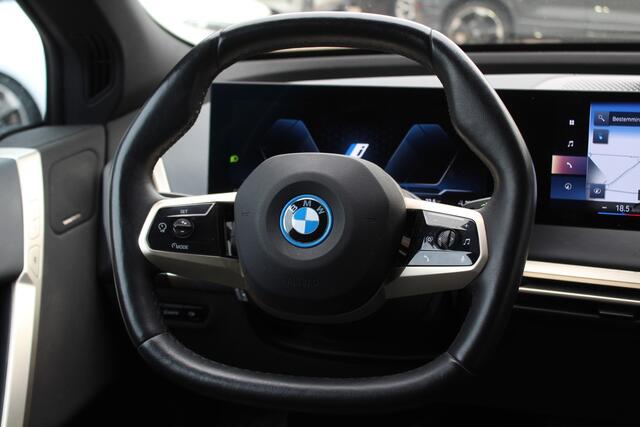 BMW iX xDrive40 Executive 77 kWh / Trekhaak / Panoramadak / 360Camera / Luchtvering / Harman Kardon / 22'' / CarPlay / DAB / Dodehoek / ACC