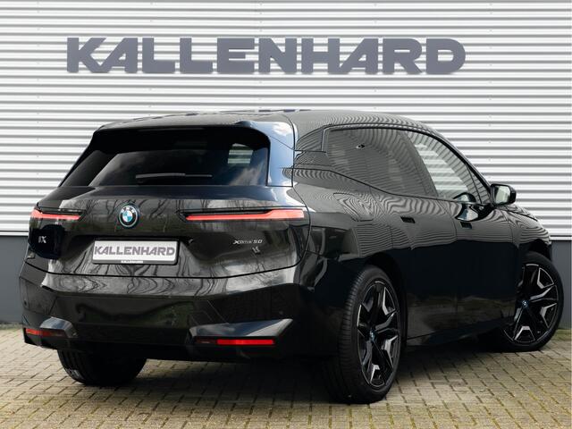 BMW iX xDrive50 - Luchtvering - Active Steering - Pano - Trekhaak