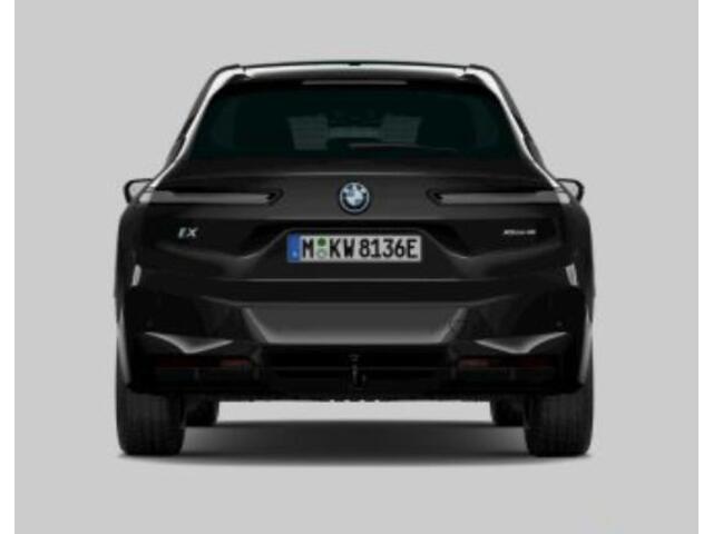 BMW iX xDrive40 High Executive 77 kWh Sportpakket - Trekhaak - Panoramadak - Multifunctionele stoelen voor - Comfort Access - Driving/Parking Assistant Professional - Harman kardon - BMW Laserlight -