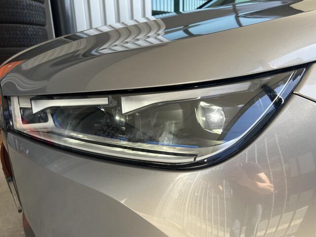 BMW iX xDrive40 High Executive 77 kWh | VOL! | PANORAMADAK | LEDER | HEAD-UP DISPLAY | HARMAN/KARDON | 360 CAMERA | ADAPTIVE CRUISE CONTROL | LMV 21" | CARPLAY/ANDROID | ELKTR. MEMORY STOELEN | NAVI | STOEL/STUURVERWARMING & VERKOELING | ACHTERBANK VERWARMD