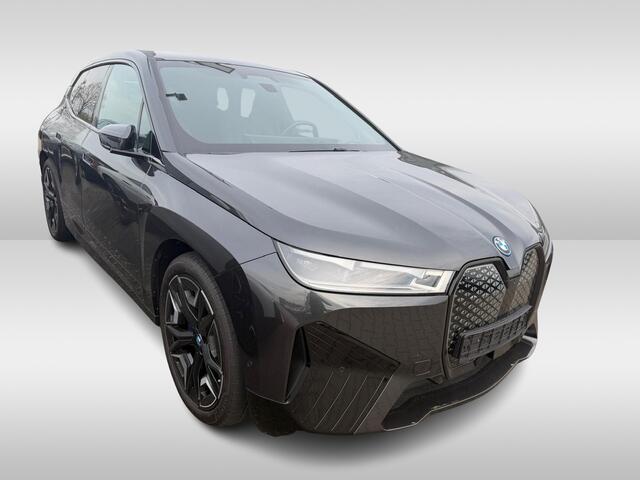 BMW iX xDrive40 M-Sport SKY Edition 77 kWh / Panorama / HarmanKardon / 3D Camera / Trekhaak