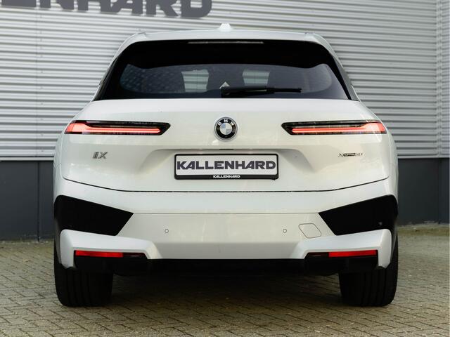 BMW iX xDrive50 - 112 kWh - Luchtvering - Active Steering - Driving Ass Prof