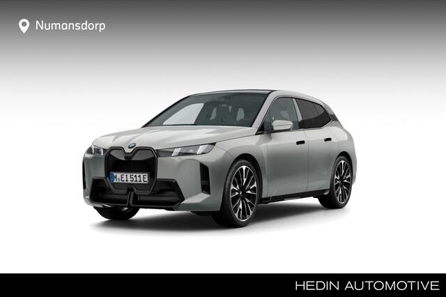 BMW iX xDrive45 | M-Sport Pro | 23'' | Luchtvering | Soft-Close | Panorama. | Stoelvent. | Driv. + Park. Prof. | Harman/Kardon | Trekhaak | Verlichte grille | Warmte Comf. voor + achter