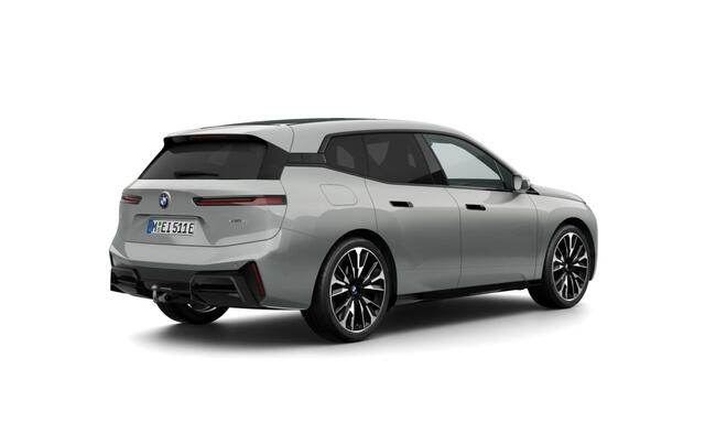 BMW iX xDrive45 | M-Sport Pro | 23'' | Luchtvering | Soft-Close | Panorama. | Stoelvent. | Driv. + Park. Prof. | Harman/Kardon | Trekhaak | Verlichte grille | Warmte Comf. voor + achter