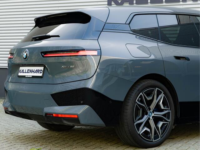 BMW iX xDrive50 - 112kWh - Sport Pakket - Pano - Driving Ass Prof - Head-up