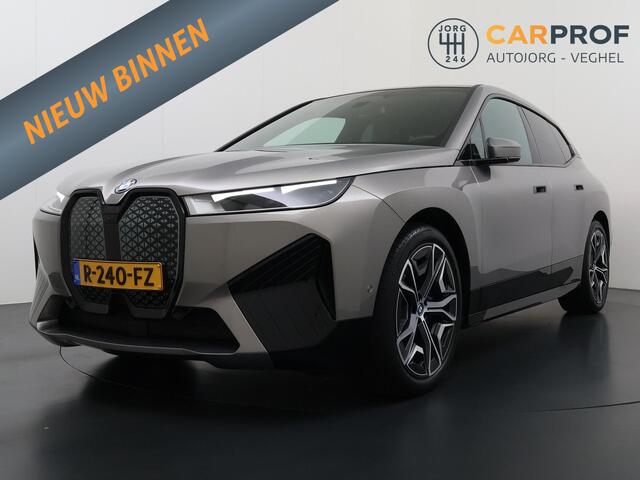 BMW iX xDrive40 High Executive 77 kWh Trekhaak | SOH 97% | Pano | Harman Kardon | HUD |