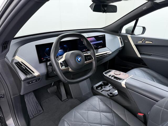 BMW iX xDrive40 High Executive 77 kWh Trekhaak | SOH 97% | Pano | Harman Kardon | HUD |