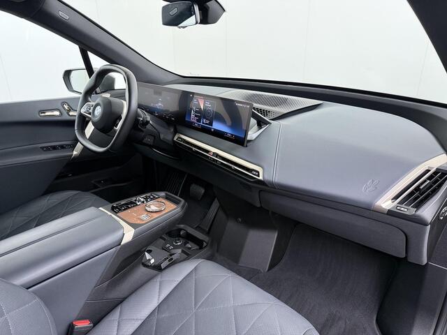 BMW iX xDrive40 High Executive 77 kWh Trekhaak | SOH 97% | Pano | Harman Kardon | HUD |