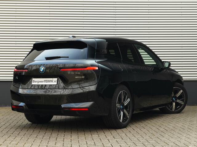 BMW iX xDrive50 - Luchtvering - Sportpakket - Driving + Parking Ass Prof