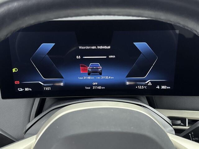 BMW iX xDrive50 Executive 112 kWh | M Sportpakket | Comfort Access pakket | Live Cockpit Professional | Parking Assistant Plus | airco automatisch | airco separaat achter | Apple Carplay/Android Auto | lederen bekleding | navigatiesysteem full map | voorstoelen