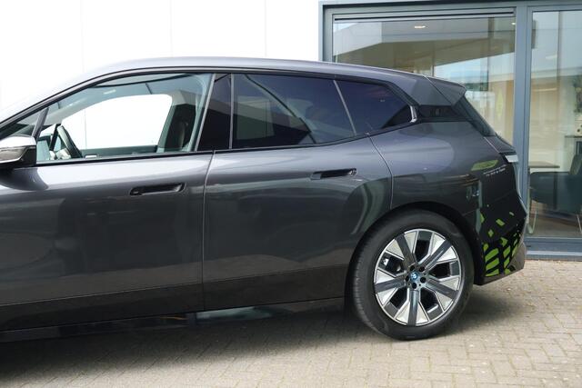 BMW iX xDrive40 High Executive 77 kWh / SoH 96% / Laser / Trekhaak / Harman Kardon / Massage