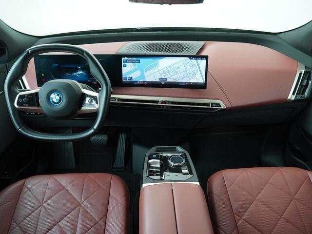 BMW iX xDrive40 High Executive 77 kWh | Active Steering | Trekhaak |