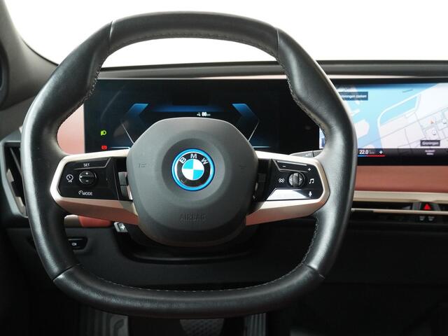 BMW iX xDrive40 High Executive 77 kWh | Active Steering | Trekhaak |