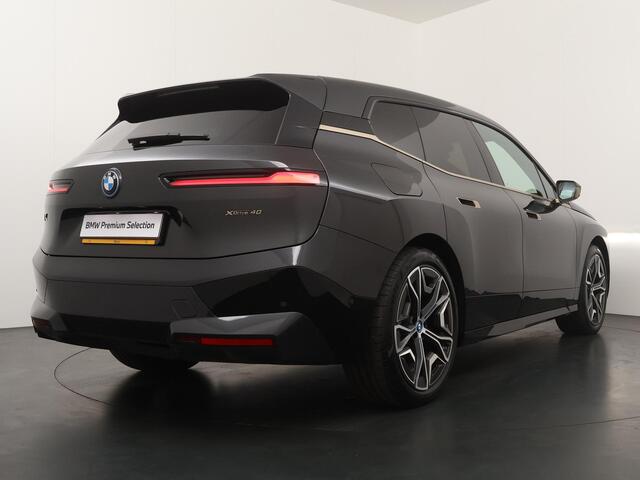 BMW iX xDrive40 High Executive 77 kWh | Active Steering | Trekhaak |