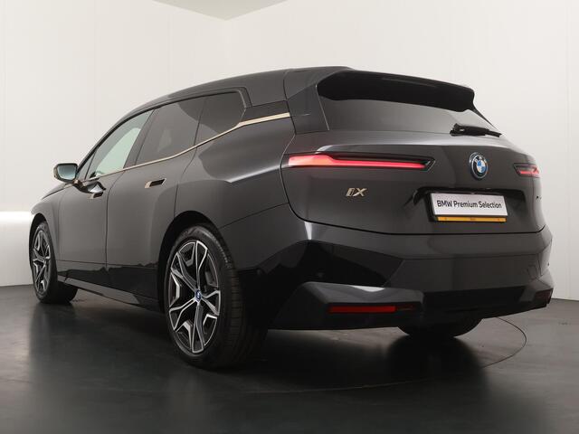 BMW iX xDrive40 High Executive 77 kWh | Active Steering | Trekhaak |