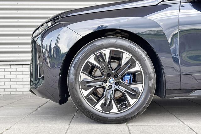 BMW iX xDrive45 101 kWh