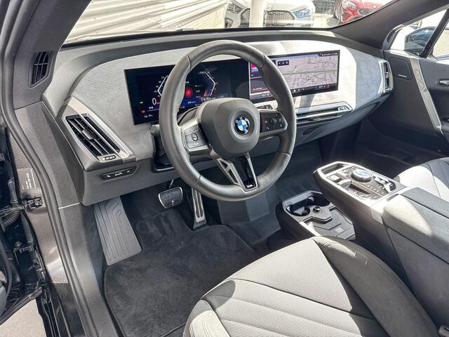 BMW iX xDrive45 101 kWh