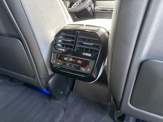 BMW iX xDrive45 101 kWh
