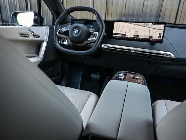BMW iX xDrive45 101 kWh