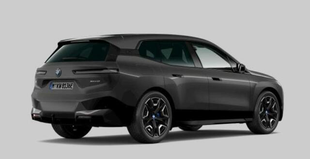 BMW iX xDrive50 High Executive 112 kWh Sportpakket - Panoramadak - Trekhaak - Multifunctionele - stoelventilatie - Soft close - BMW Laserlight - Driving/Parking Assistant Professional - Harman Kardon -