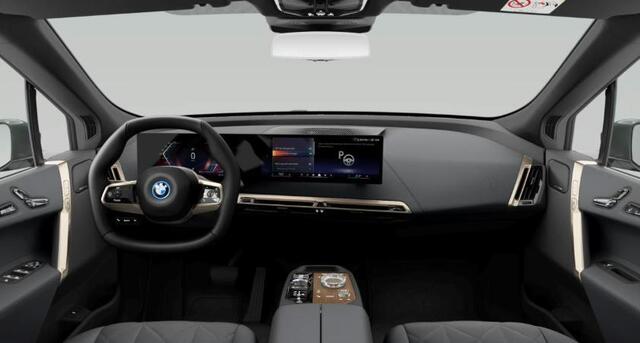 BMW iX xDrive50 High Executive 112 kWh Sportpakket - Panoramadak - Trekhaak - Multifunctionele - stoelventilatie - Soft close - BMW Laserlight - Driving/Parking Assistant Professional - Harman Kardon -
