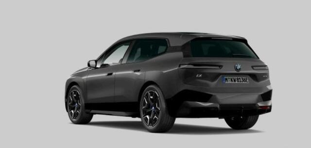 BMW iX xDrive50 High Executive 112 kWh Sportpakket - Panoramadak - Trekhaak - Multifunctionele - stoelventilatie - Soft close - BMW Laserlight - Driving/Parking Assistant Professional - Harman Kardon -