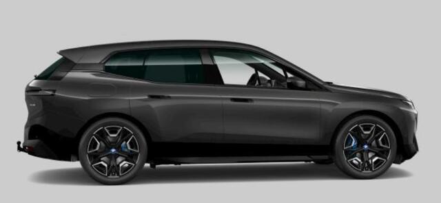 BMW iX xDrive50 High Executive 112 kWh Sportpakket - Panoramadak - Trekhaak - Multifunctionele - stoelventilatie - Soft close - BMW Laserlight - Driving/Parking Assistant Professional - Harman Kardon -