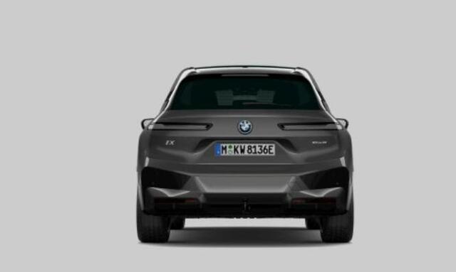 BMW iX xDrive50 High Executive 112 kWh Sportpakket - Panoramdak - Trekhaak - Warmte Comfortpakket voor/achter - Driving/Parking Assistant Professional - BMW Laserlight - Soft Close - Harman Kardon -