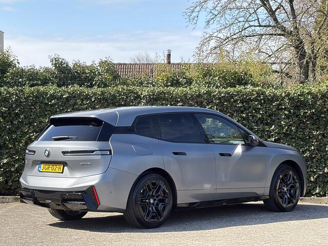 BMW iX xDrive60 | Frozen Grey | Bowers & Wilkins | M-Pro | Sky Lounge