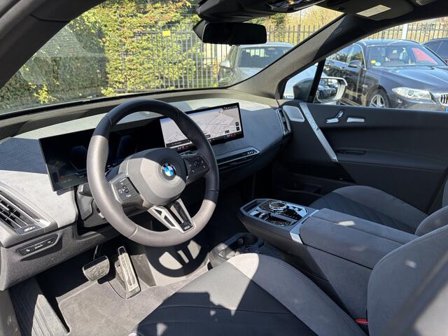 BMW iX xDrive60 | Frozen Grey | Bowers & Wilkins | M-Pro | Sky Lounge