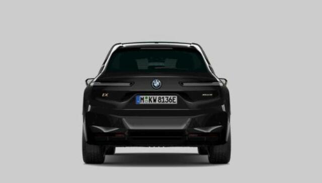 BMW iX xDrive50 High Executive 112 kWh Sportpakket - Panoramadak - Driving/Parking Assistant Professional - Multifunctionele stoelen - Stoelventilatie - Harman kardon - Comfort Access - BMW Laserlight -
