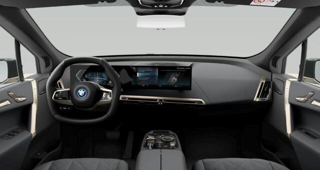 BMW iX xDrive50 High Executive 112 kWh Sportpakket - Panoramadak - Driving/Parking Assistant Professional - Multifunctionele stoelen - Stoelventilatie - Harman kardon - Comfort Access - BMW Laserlight -