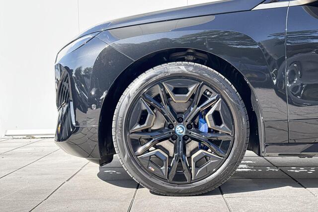 BMW iX xDrive40 22 Inch / Sportpakket / Glazen Dak / Driving Prof / Comfort Acces / Harman Kardon / Getinte Ramen Achter / parking Plus / Soft Close / Warmte Comfort pakket