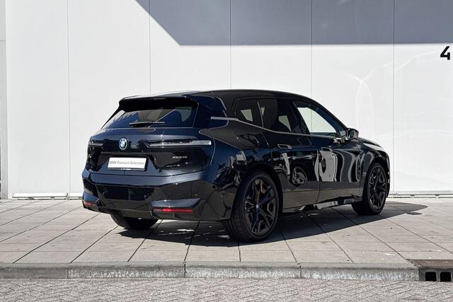 BMW iX xDrive40 22 Inch / Sportpakket / Glazen Dak / Driving Prof / Comfort Acces / Harman Kardon / Getinte Ramen Achter / parking Plus / Soft Close / Warmte Comfort pakket