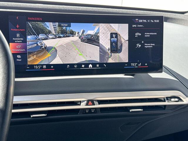BMW iX xDrive40 22 Inch / Sportpakket / Glazen Dak / Driving Prof / Comfort Acces / Harman Kardon / Getinte Ramen Achter / parking Plus / Soft Close / Warmte Comfort pakket