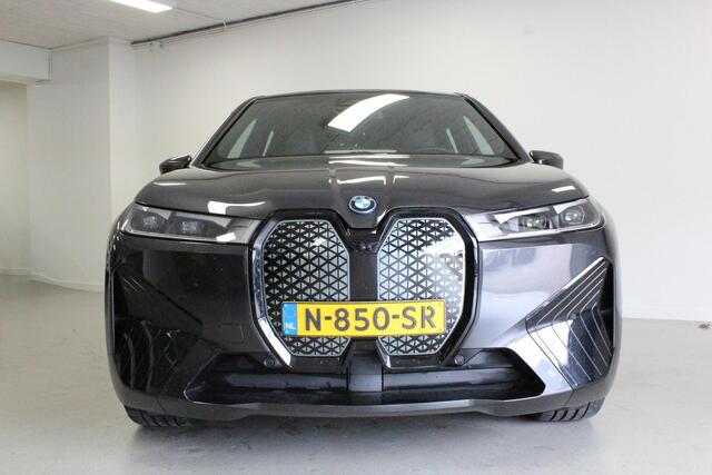 BMW iX xDrive40 High Executive 77 kWh | NL-AUTO! | PANO | STOEL+STUUR/VERW | CARPLAY | 22'LMV | BLINDSPOT | LED |