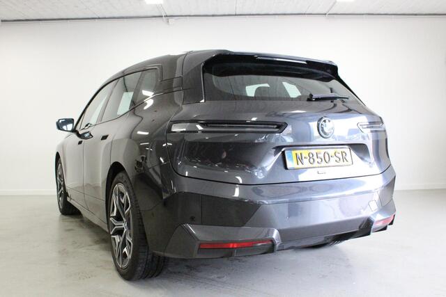 BMW iX xDrive40 High Executive 77 kWh | NL-AUTO! | PANO | STOEL+STUUR/VERW | CARPLAY | 22'LMV | BLINDSPOT | LED |