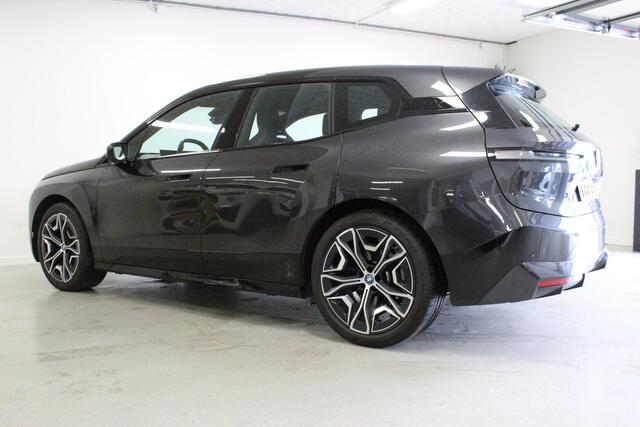 BMW iX xDrive40 High Executive 77 kWh | NL-AUTO! | PANO | STOEL+STUUR/VERW | CARPLAY | 22'LMV | BLINDSPOT | LED |