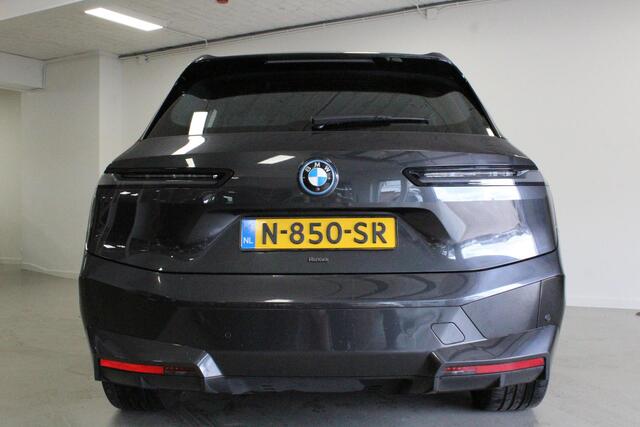 BMW iX xDrive40 High Executive 77 kWh | NL-AUTO! | PANO | STOEL+STUUR/VERW | CARPLAY | 22'LMV | BLINDSPOT | LED |