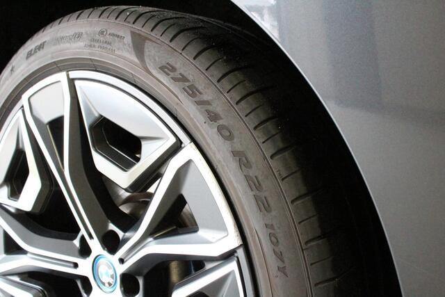 BMW iX xDrive40 High Executive 77 kWh | NL-AUTO! | PANO | STOEL+STUUR/VERW | CARPLAY | 22'LMV | BLINDSPOT | LED |