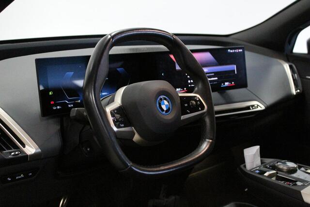 BMW iX xDrive40 High Executive 77 kWh | NL-AUTO! | PANO | STOEL+STUUR/VERW | CARPLAY | 22'LMV | BLINDSPOT | LED |