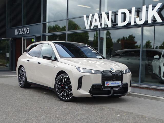 BMW iX xDrive M70 Pano Soft-Close Bowers & Wilkins Innovatiespakket Warmtecomfortpakket 22''LM Velgen