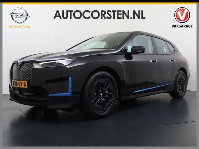 BMW iX xDrive40 327PK Executive SOH 99% Trekhaak 4-Zone Ecc Head-Up Display Camera Apple Carplay Stoelverwarming Elek.Stoelen+Stuur Elek.Achterklep Navi Ecc Bluetooth Led Lmv Pdc Live cockpit pro 2.500KG Trekgewicht Dealeronderhouden