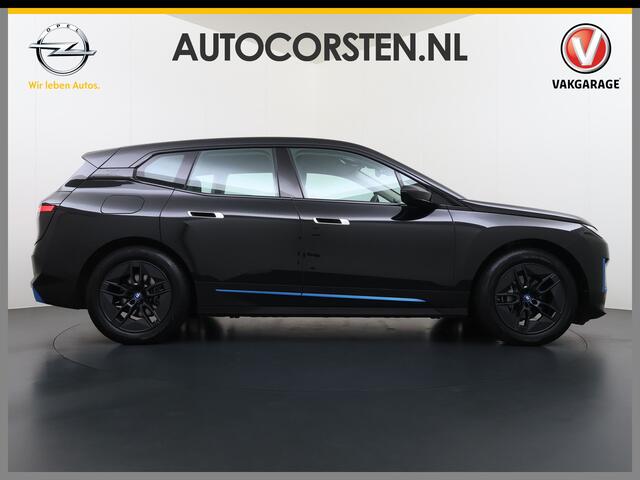 BMW iX xDrive40 327PK Executive SOH 99% Trekhaak 4-Zone Ecc Head-Up Display Camera Apple Carplay Stoelverwarming Elek.Stoelen+Stuur Elek.Achterklep Navi Ecc Bluetooth Led Lmv Pdc Live cockpit pro 2.500KG Trekgewicht Dealeronderhouden