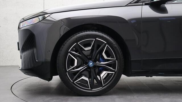 BMW iX xDrive50 High Executive Sportpakket | Massage | Bowers & Wilkins | Sky Lounge | Laserlight | Stoelventilatie | Trekhaak | Head-up | Soft-Close