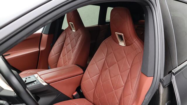 BMW iX xDrive50 High Executive Sportpakket | Massage | Bowers & Wilkins | Sky Lounge | Laserlight | Stoelventilatie | Trekhaak | Head-up | Soft-Close