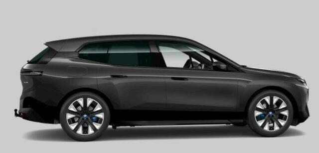 BMW iX xDrive40 Sportpakket - Trekhaak - Panoramadak - Multifunctionele stoelen voor - Getinte Ruiten -