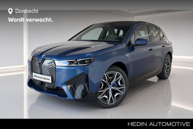 BMW iX xDrive50 | 22" | Sky Lounge | Harman Kardon | Trekhaak | Sportpakket | Driving Assistant Professional |