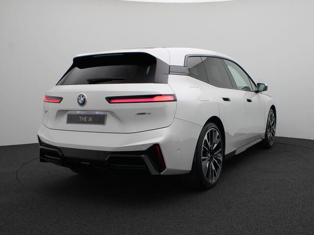 BMW iX xDrive45 M Sportpakket Pro | Innovation Pack | Sky Lounge